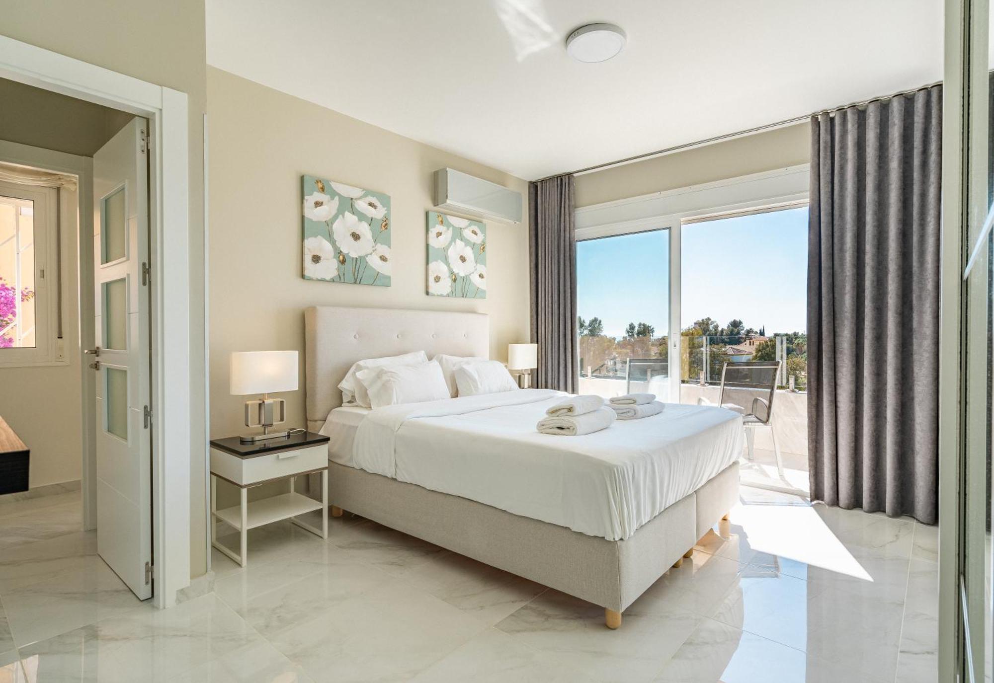 Private Luxurious Hillside Villa With Pool & Sea Views For 8 To 10 Ppl ฟูเอนฮิโรลา ภายนอก รูปภาพ