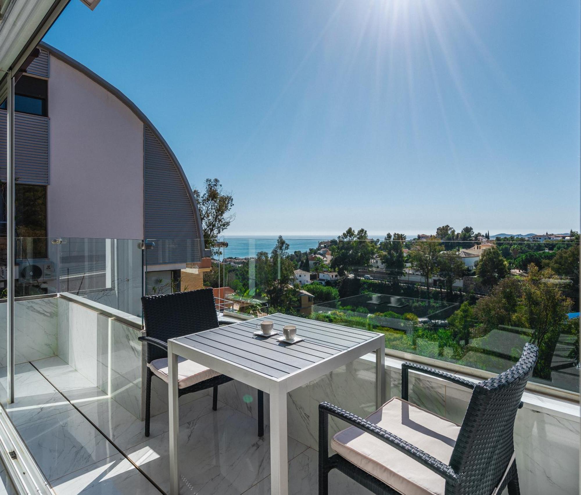 Private Luxurious Hillside Villa With Pool & Sea Views For 8 To 10 Ppl ฟูเอนฮิโรลา ภายนอก รูปภาพ