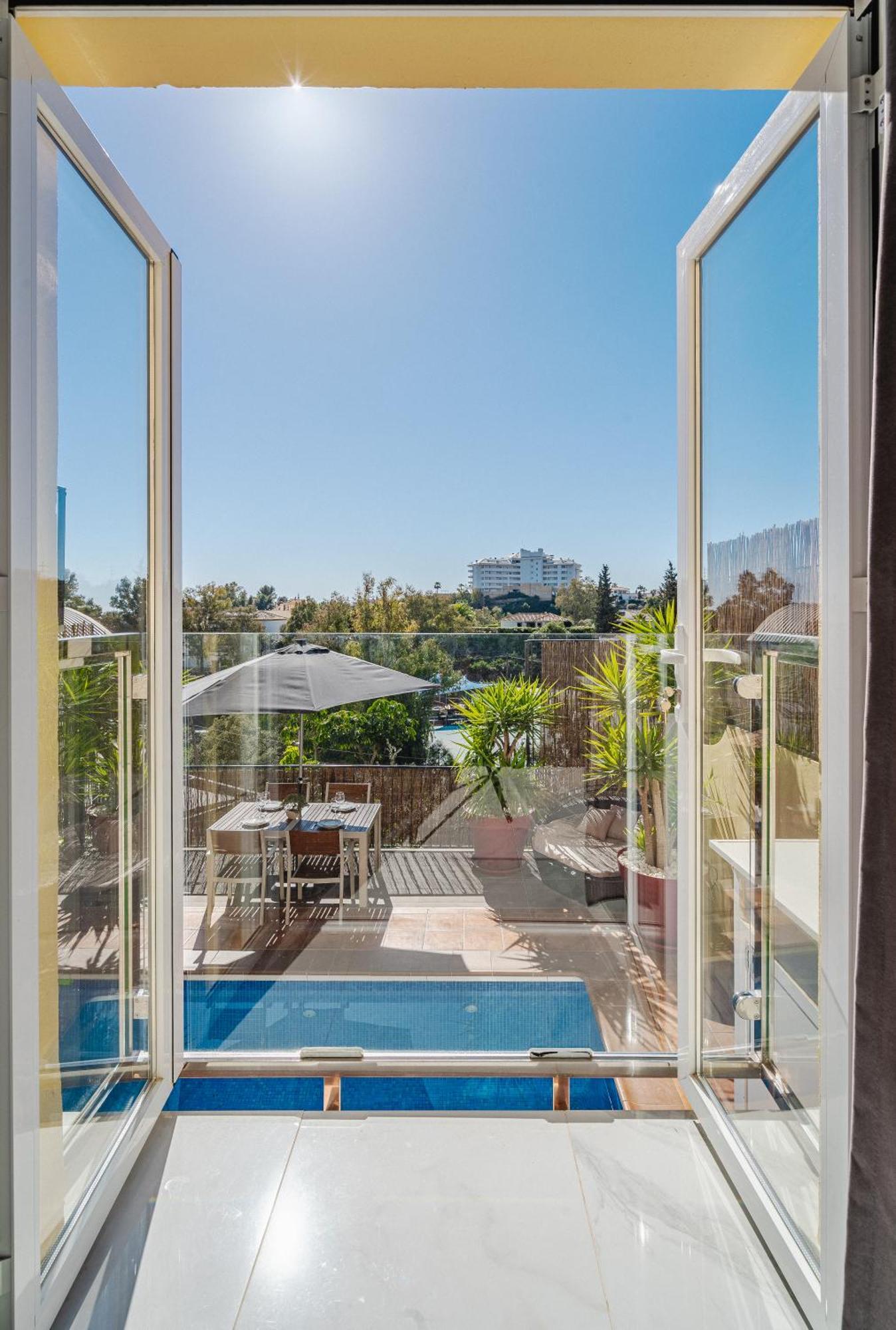 Private Luxurious Hillside Villa With Pool & Sea Views For 8 To 10 Ppl ฟูเอนฮิโรลา ภายนอก รูปภาพ